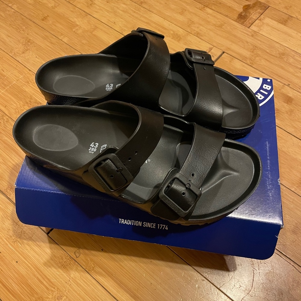 Mens black Arizona essential Birkenstock’s size 10